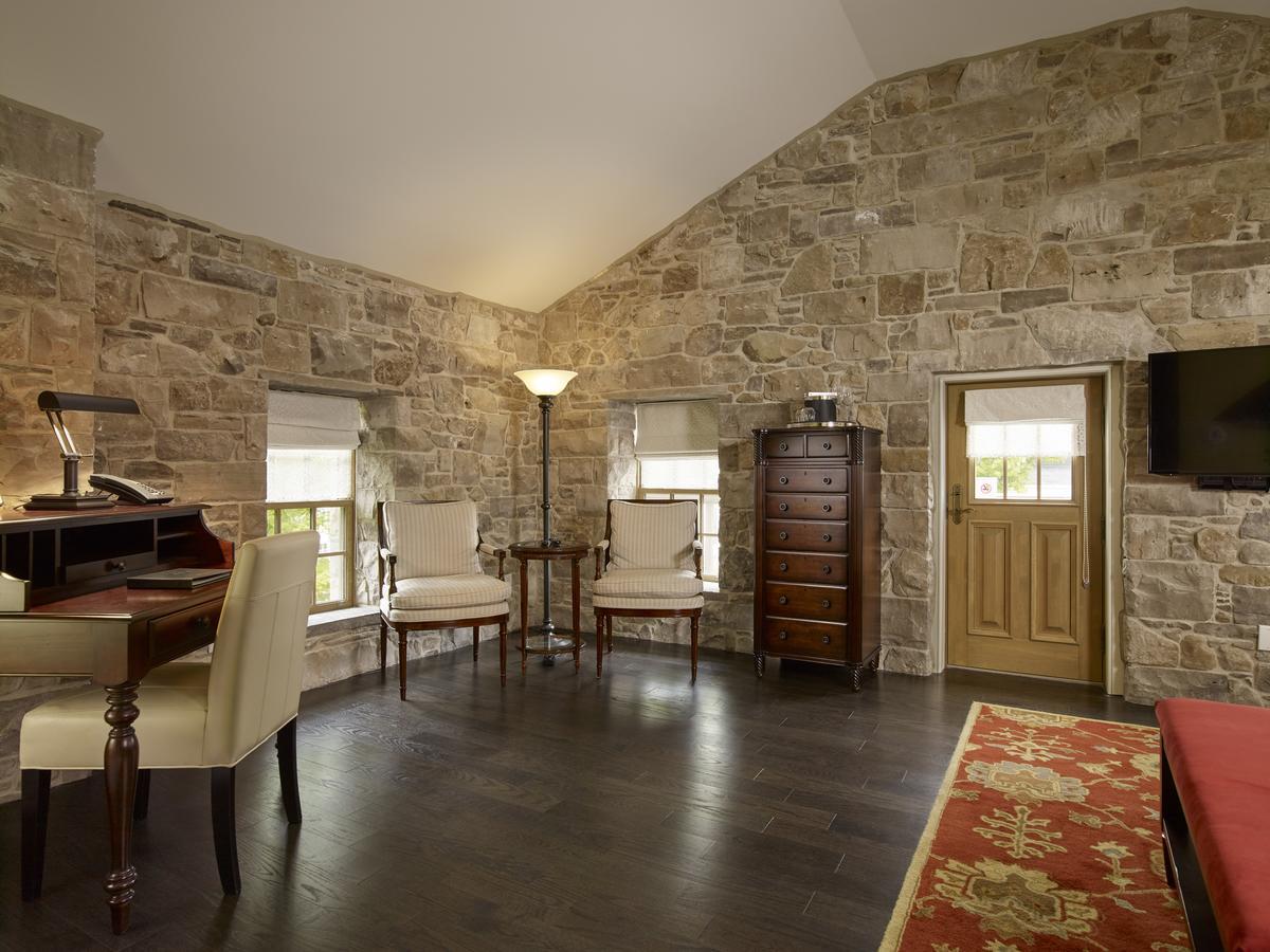 The Barracks Inn Hamilton Extérieur photo