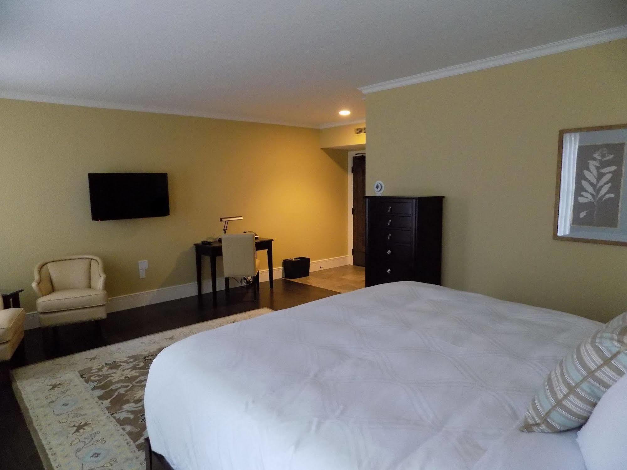 The Barracks Inn Hamilton Extérieur photo