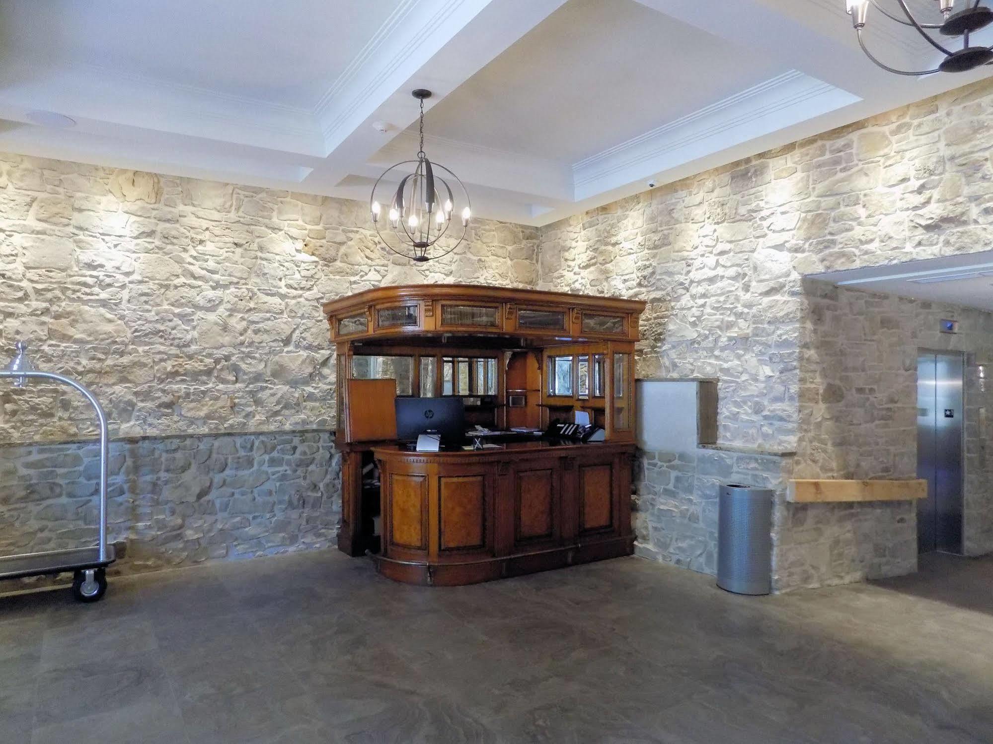 The Barracks Inn Hamilton Extérieur photo